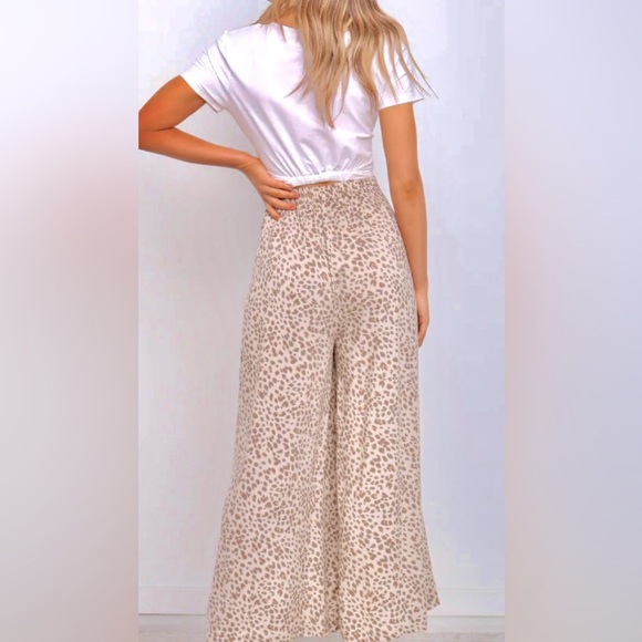 NWT Petal & Pup Selby Pants Beige Size 4 $50 (RRP $70) 🕊️💛 - Picture 3 of 5